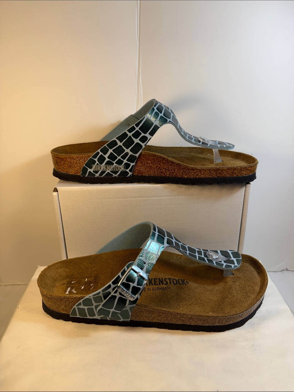 Birkenstock Gizeh Metallic Croc-Print Thongs in Green and Black